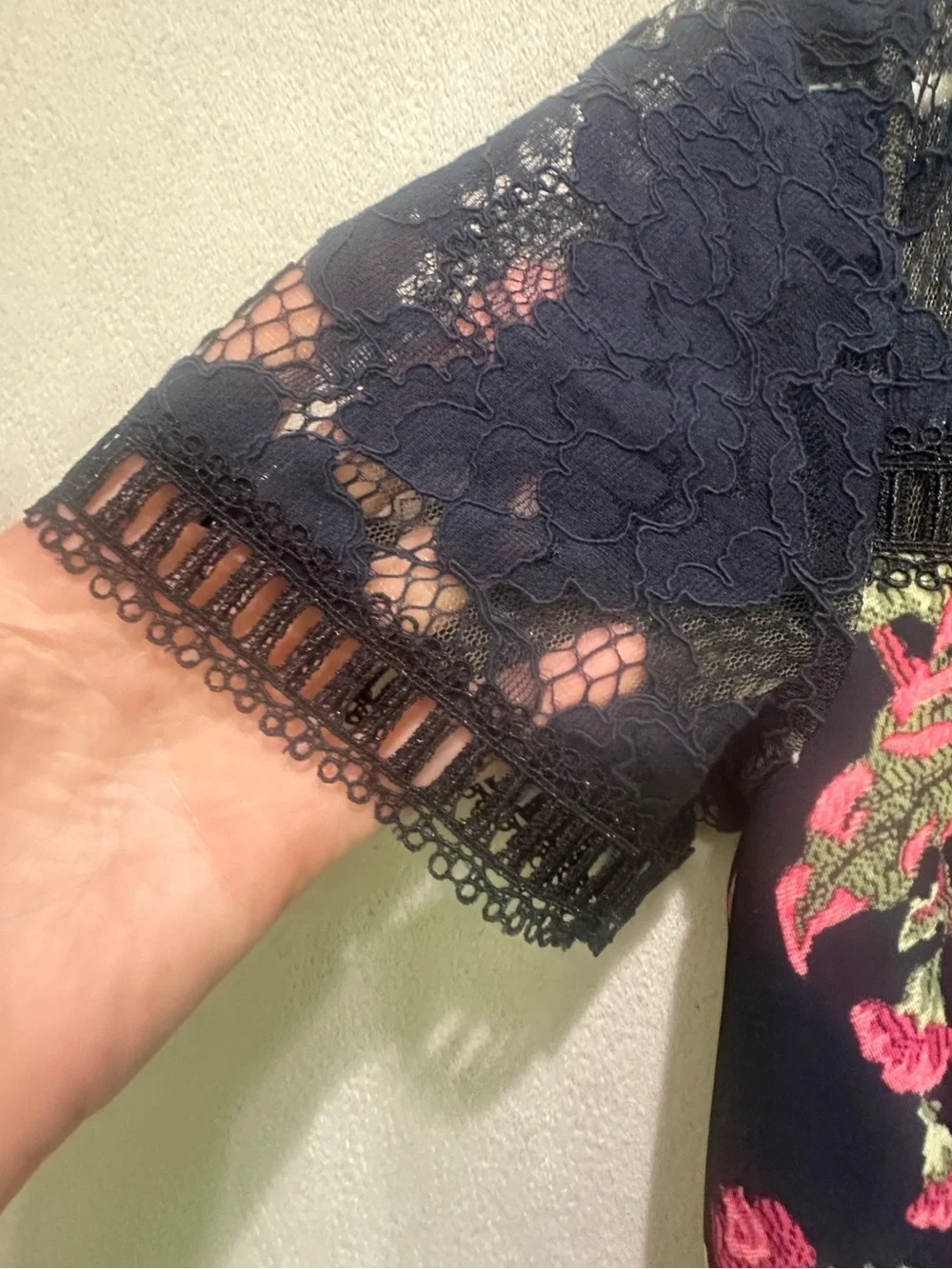 Tadashi Shoji Helena Black Floral Neoprene & Lace Sheath Dress Sz 10 - Picture 7 of 16